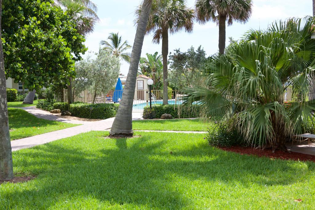 Royal Flamingo Villas ฮิลส์โบโรบีช ภายนอก รูปภาพ